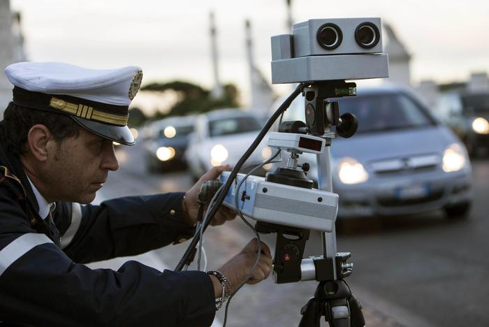 Autovelox invisibili sulla Palermo-Sciacca, proteste