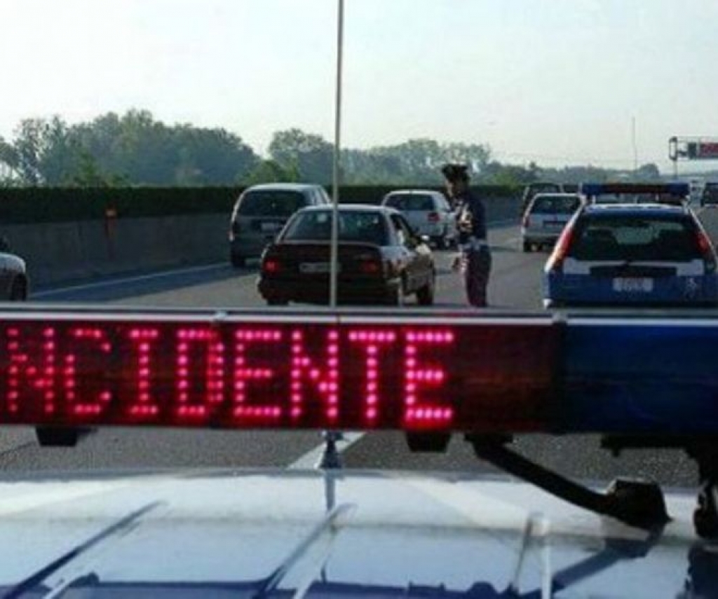 Incidente sulla Palermo Mazara del Vallo, auto cappottata e feriti