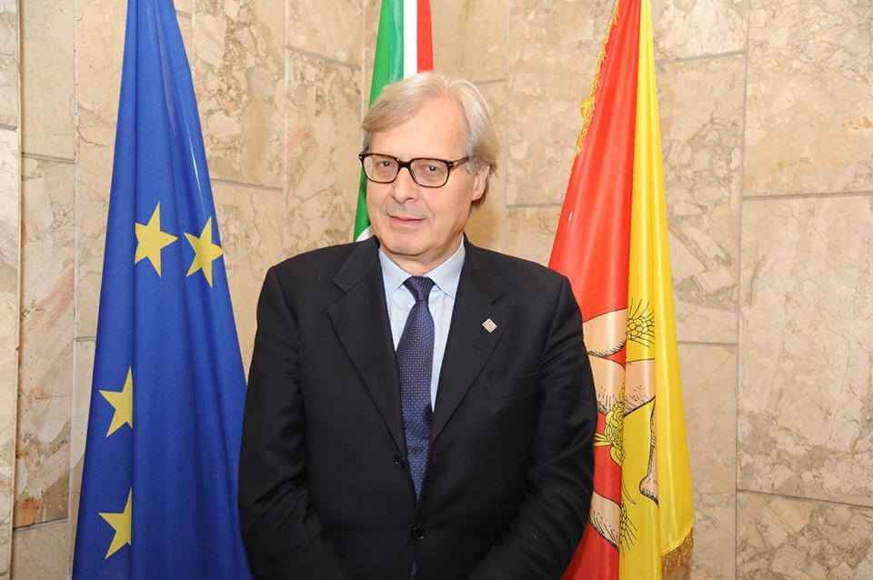  Sgarbi si dimette da assessore: 