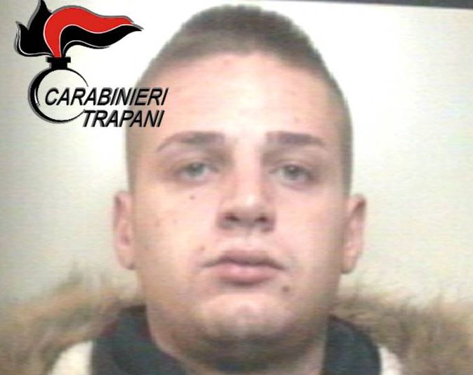 Alcamo, Litiga con i genitori e aggredisce i carabinieri. Arrestato