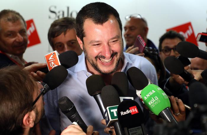 Salvini: 'Di Maio torni al tavolo con il centrodestra. Esecutivo con M5s o voto entro l'estate'