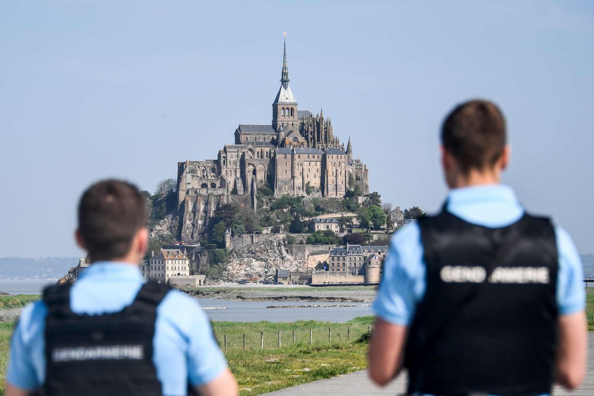 Francia, evacuato Mont-Saint-Michel: si cerca sospetto