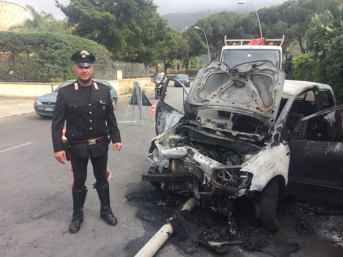 Rocambolesca fuga tre rapinatori, caccia all'uomo a Palermo