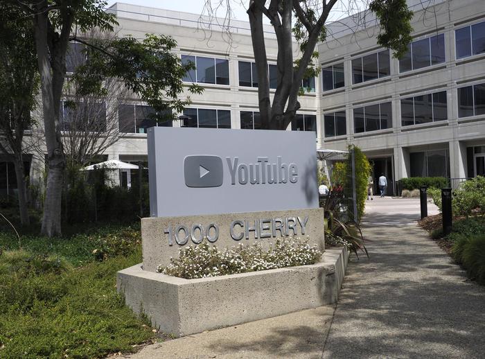 Spari nel quartier generale di Youtube, negli Usa