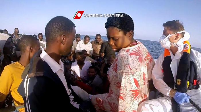 Migranti: fermati tre presunti scafisti nel siracusano