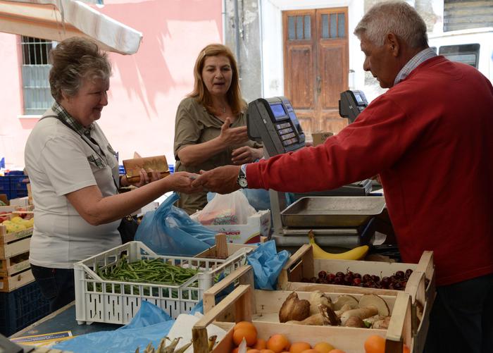 Istat: nel 2017 la spesa delle famiglie cresce più del reddito