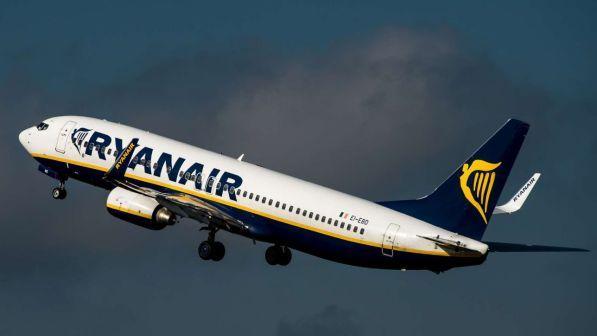 Ryanair, volo cancellato: i passeggeri costretti a 24 ore di autobus