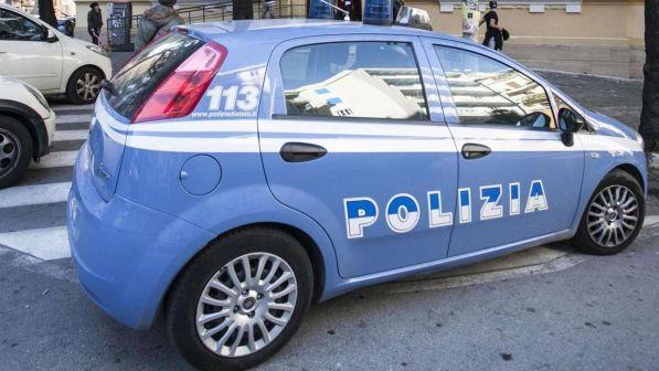 Piacenza, uccide la moglie con tre coltellate alla gola davanti al figlio di 17 anni