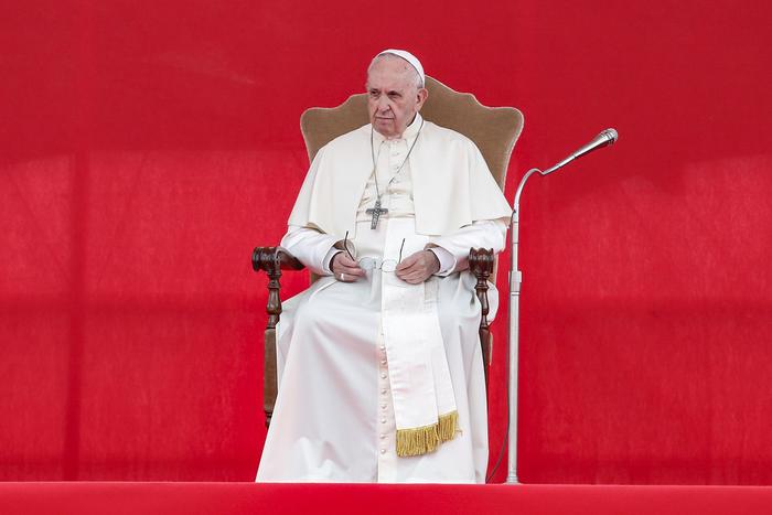 Papa: 'Chiesa libera solo se svincolata da potere e denaro'