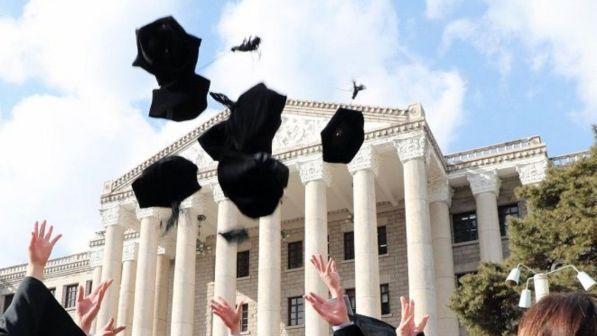 Ferrara, dopo 16 anni scopre che il voto di laurea è sbagliato: denuncia lʼUniversità