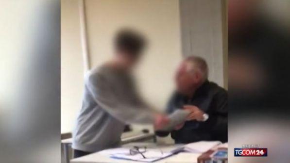 Bullismo, offese al prof di Lucca: bocciati tre dei sei bulli indagati