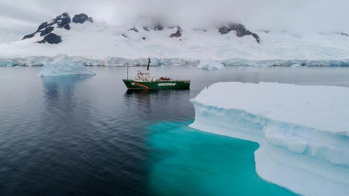 Greenpeace trova microplastiche e Pfas in Antartide