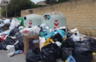 Mazara. Rifiuti in strada per la mancata autorizzazione regionale al conferimento in discarica