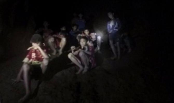 Bimbi bloccati in grotta in Thailandia, muore uno dei soccorritori | 