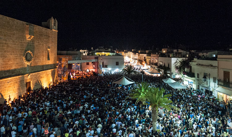 AL COUS COUS FEST 2018: LE VIBRAZIONI, THE KOLORS, ERMAL META E BEPPE GRILLO