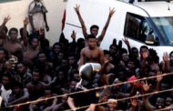 Assalto alla barriera di Ceuta, centinaia di migranti entrano in Spagna dal Marocco