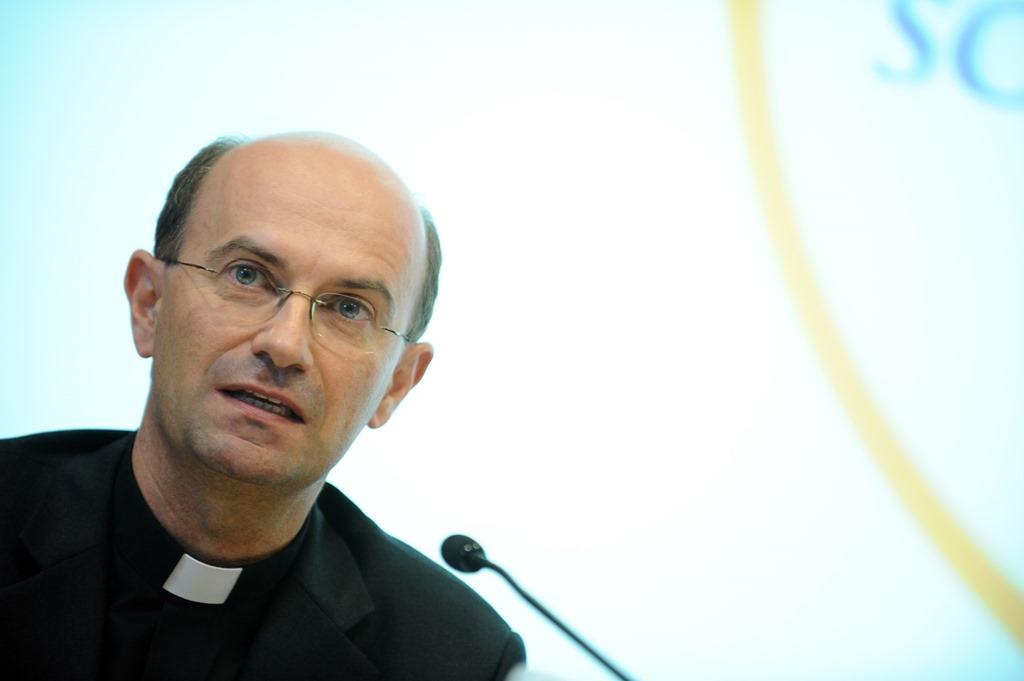 Il Papa nomina mons. Russo nuovo segretario generale della Cei