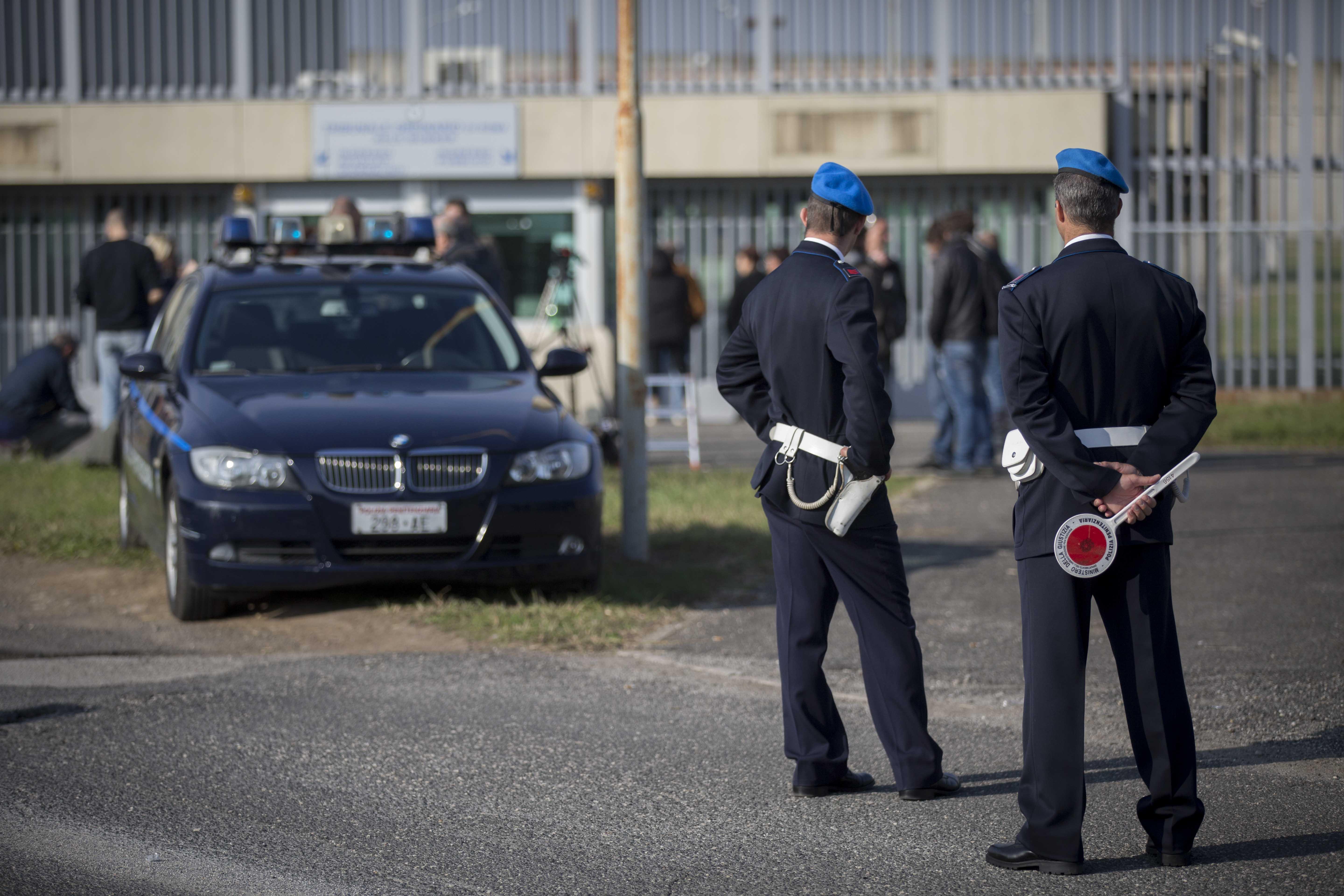 Roma, detenuta di Rebibbia tenta di uccidere i due figli: uno è morto