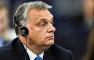 Orban a Strasburgo: ''Ungheria fermerà l'immigrazione anche da sola, complimenti all'Italia'