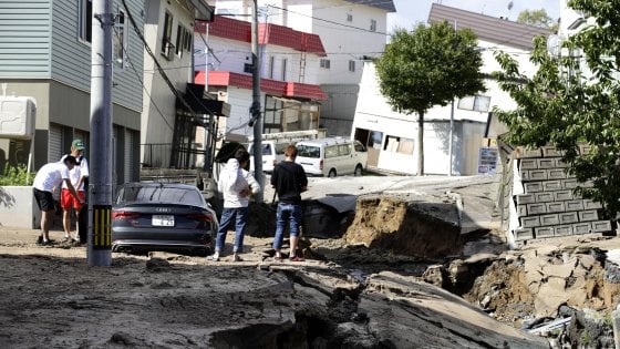 Giappone, terremoto di magnitudo 6.8. Almeno otto vittime e 40 dispersi