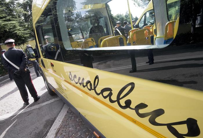 Abusava di un bimbo di 9 anni, arrestato conducente dello scuolabus