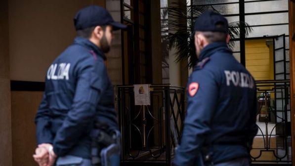 Orrore, madre uccide i due figli e poi si suicida: 