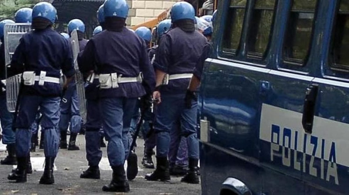 Polizia di Stato: cinque provvedimenti di divieto di accesso alle manifestazioni sportive (DASPO sportivo) emessi dal Questore di Trapani