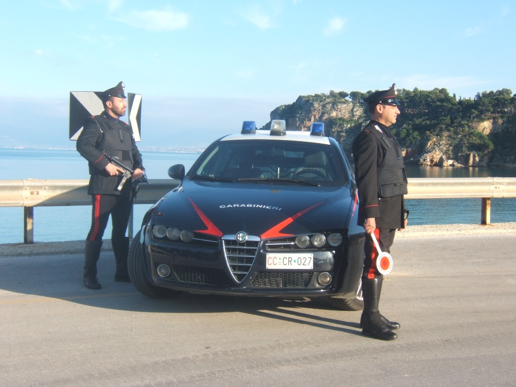 Furti a Fraginesi e rocambolesco inseguimento in auto. Arrestati due ladri palermitani