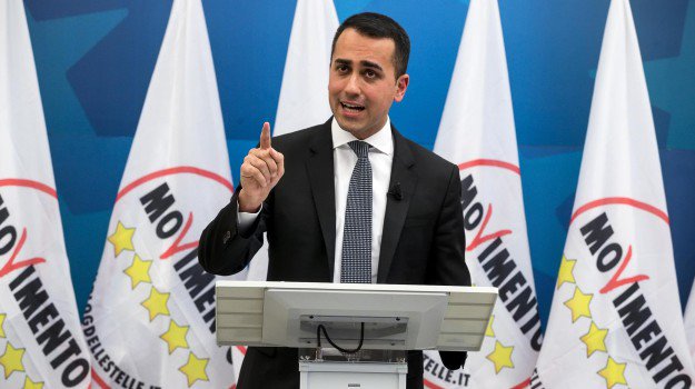 Di Maio e le nuove regole dei 5 Stelle: via il tetto dei 2 mandati per i consiglieri