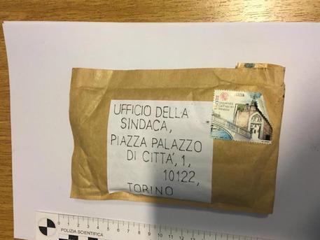 Busta sospetta alla sindaca Appendino, allarme in Municipio a Torino