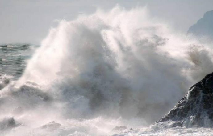 Pasquetta rovinata in provincia di Trapani. Questo scirocco fa veramente paura e soffierà forte per tutta la giornata di oggi