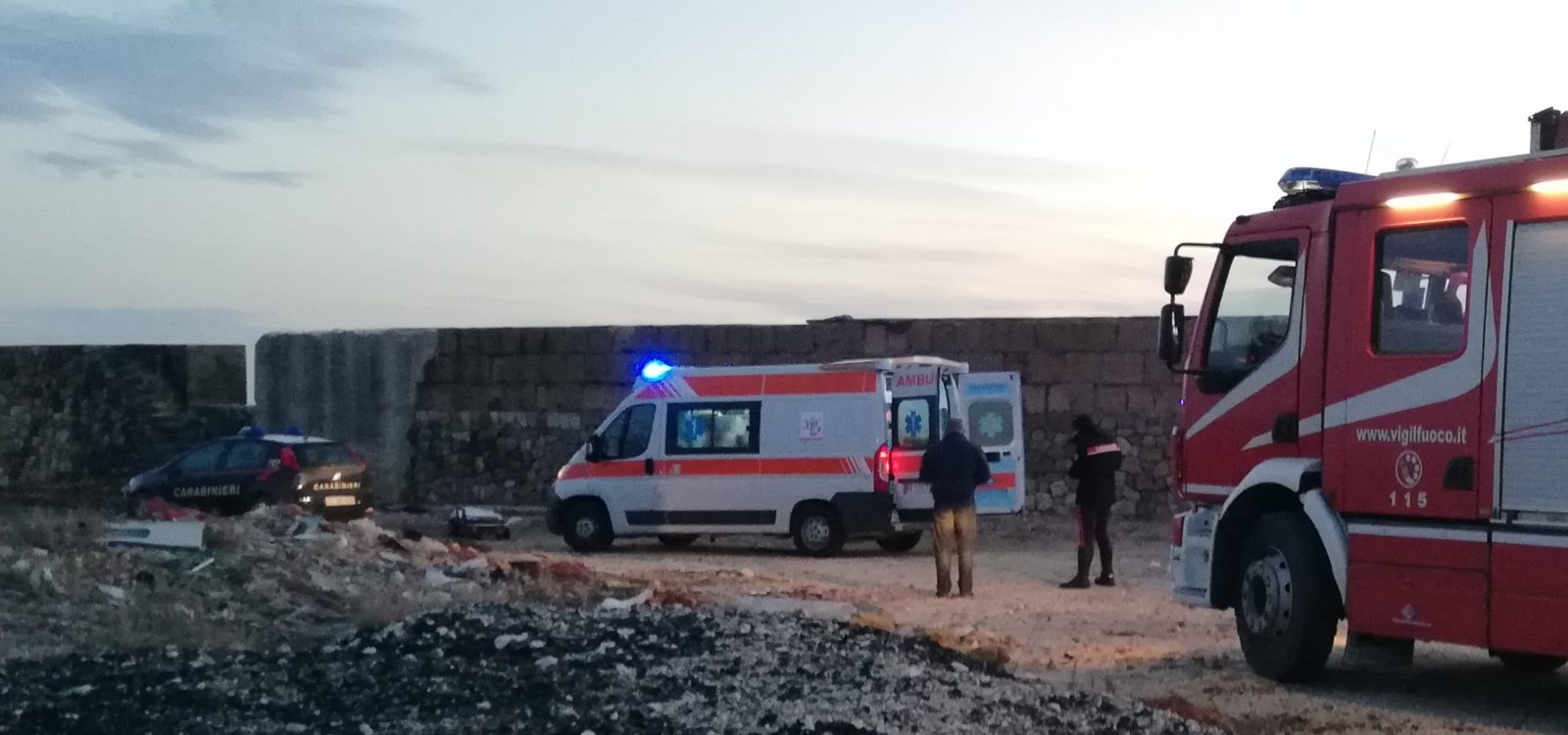 Uomo tenta suicidio al porto. Salvato dai carabinieri