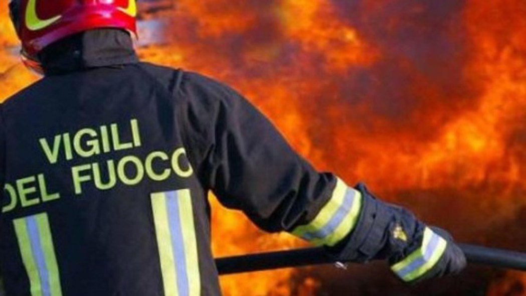 Mazara. Incendio in una concessionaria: due auto distrutte