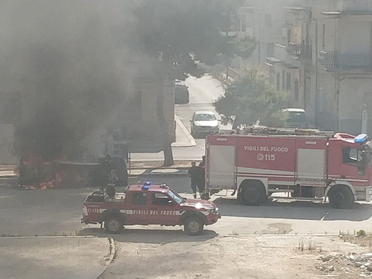 Mazara. Auto distrutta da un incendio