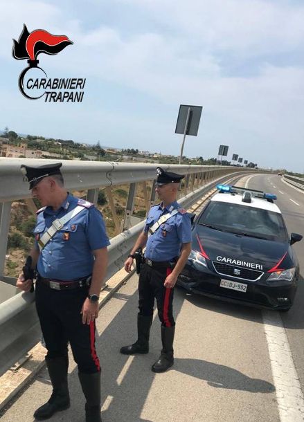 Mazara. NON ACCETTA LA FINE DELLA RELAZIONE CON LA FIDANZATA E MINACCIA DI LANCIARSI DAL VIADOTTO DELL’AUTOSTRADA