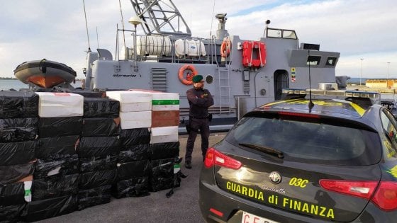 Mazara. MAXI SEQUESTRO DI QUASI 7 TONNELLATE DI SIGARETTE DI CONTRABBANDO PROVENIENTI DAL NORD AFRICA