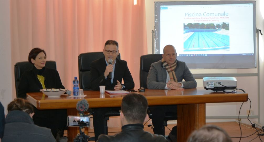 Mazara. Accreditate le somme (circa 3 milioni di euro) per la realizzazione della piscina comunale. L’annuncio in conferenza stampa del sindaco Quinci