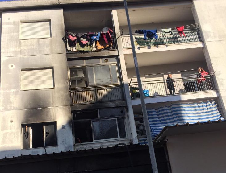 Coniugi tratti in salvo da un incendio scoppiato in un appartamento a Mazara due