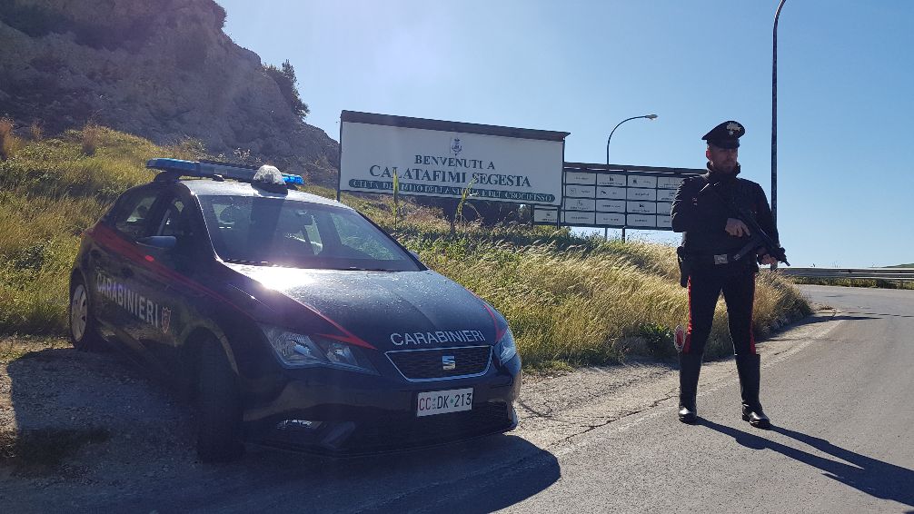 CARABINIERI DI ALCAMO SMANTELLANO RETE CORRUTTIVA ATTORNO AL PARCO ARCHEOLOGICO DI SEGESTA: DUE ARRESTI E CINQUE AVVISI DI GARANZIA