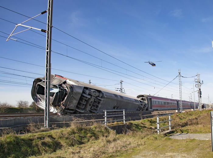 Frecciarossa deraglia a Lodi, due morti e 31 feriti. 