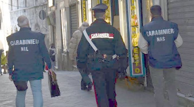 Mazara. CONTROLLI CONGIUNTI DEI CARABINIERI DEL NAS E NIL: UNA DENUNCIA E SANZIONI PER 15.000,00 EURO