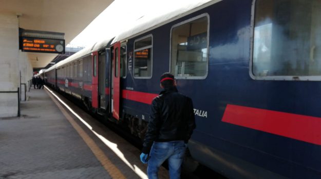 Coronavirus, è in Sicilia con novanta passeggeri il treno partito da Milano: stop ai viaggi notturni