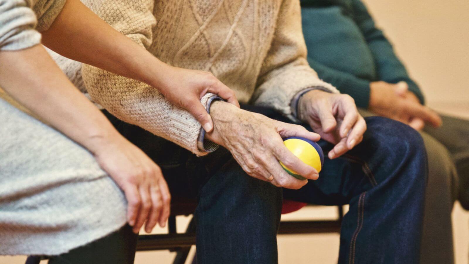 Coronavirus, Villafrati: torna dal nord e va a trovare il nonno. Contagiati 16 anziani in un ospizio