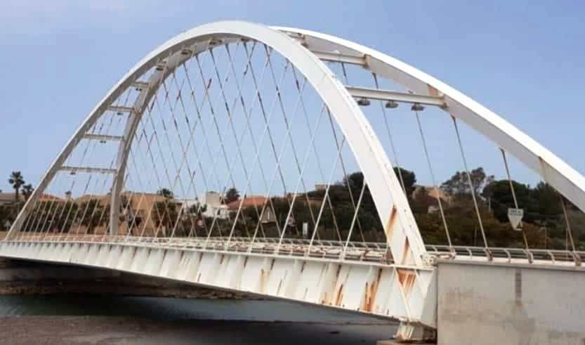 Mazara. Divieto di transito ai mezzi pesanti nel ponte sul fiume Arena. Evitare eccessive vibrazioni nella struttura