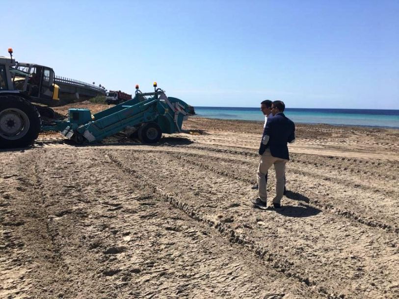 Mazara. LAVORI DI PULIZIA DELLA SPIAGGIA A TONNARELLA, GIÀ EFFETTUATA LA DISINFESTAZIONE