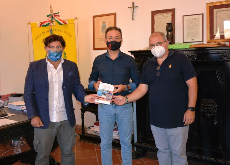 Mazara. Presentata al Palazzo di Città la monografia “La Comunità Marinara di Mazara del Vallo: memoria e identità” del giornalista Francesco Mezzapelle edita da Uila Pesca