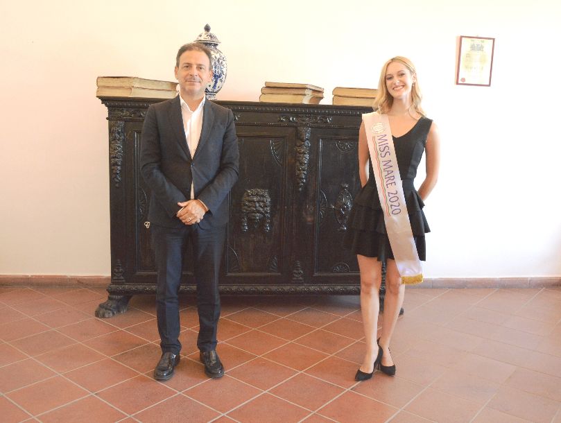 Mazara. IL SINDACO INCONTRA MISS MARE 2020 REBECCA ARMATA