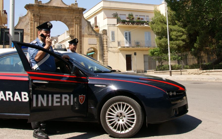 Castelvetrano. AVEVA INTESTATO LA PROPRIA PIZZERIA ALLA COMPAGNA PER ELUDERE I CONTROLLI: I CARABINIERI NOTIFICANO DUE AVVISI DI GARANZIA E SEQUESTRANO L’ATTIVITA’ COMMERCIALE