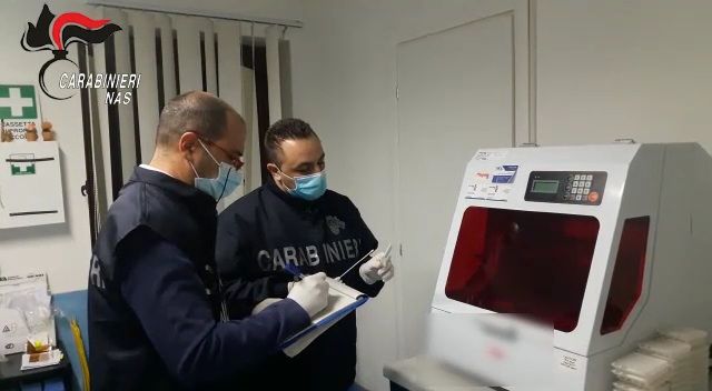 Nel Trapanese: ESAMI CODIV-19 CON APPARECCHIATURE NON AFFIDABILI. CARABINIERI DEL NAS SEQUESTRANO UN LABORATORIO