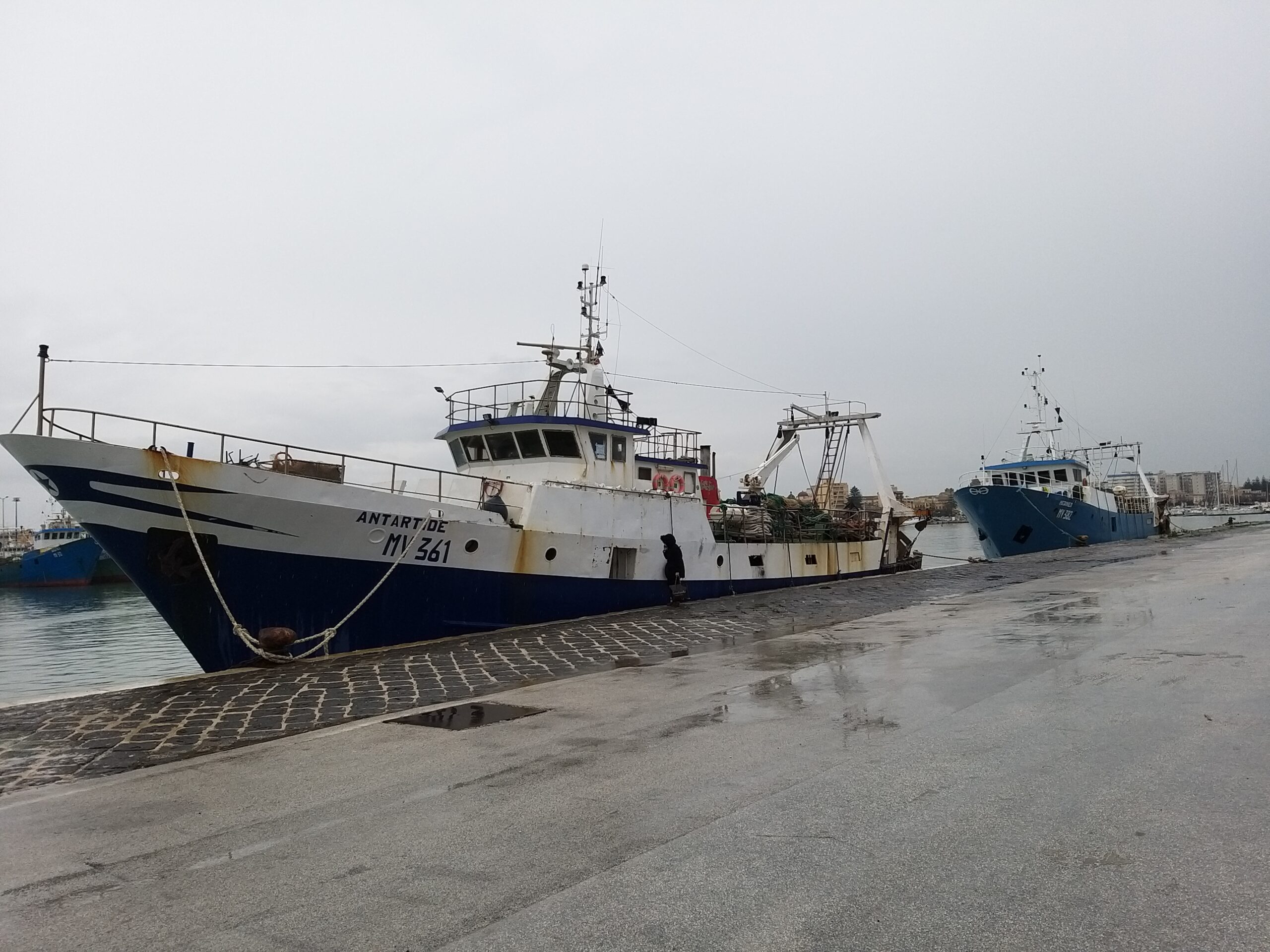 Mazara. L'ARRIVO DEI 18 PESCATORI: FINALMENTE A CASA! La diretta video di VIVI MAZARA